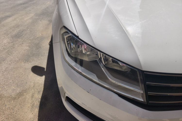 Used Volkswagen Santana 2016 1.6L Automatic Comfort Edition Right Front Headlight