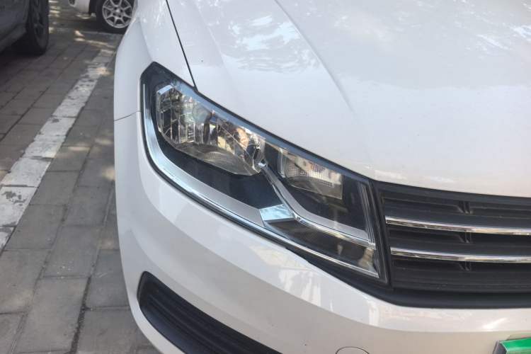 Used Volkswagen Santana 2016 1.4L Manual Fashion Edition Right Front Headlight
