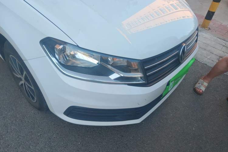 Used Volkswagen Santana 2016 1.6L Automatic Fashion Edition Right Front Headlight