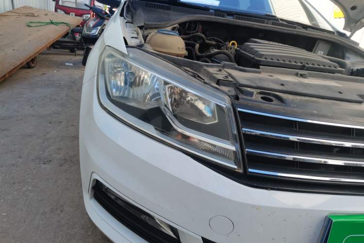 Used Volkswagen Santana 2016 1.6L Automatic Comfort Edition Right Front Headlight