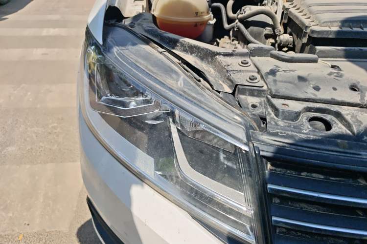 Used Volkswagen Santana 2016 1.6L Manual Fashion Edition Right Front Headlight