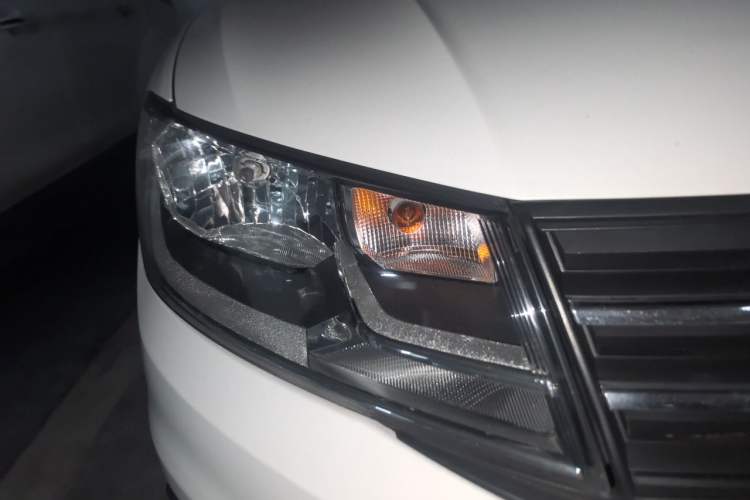 Used Volkswagen Santana 2016 1.6L Manual Fashion Edition Right Front Headlight