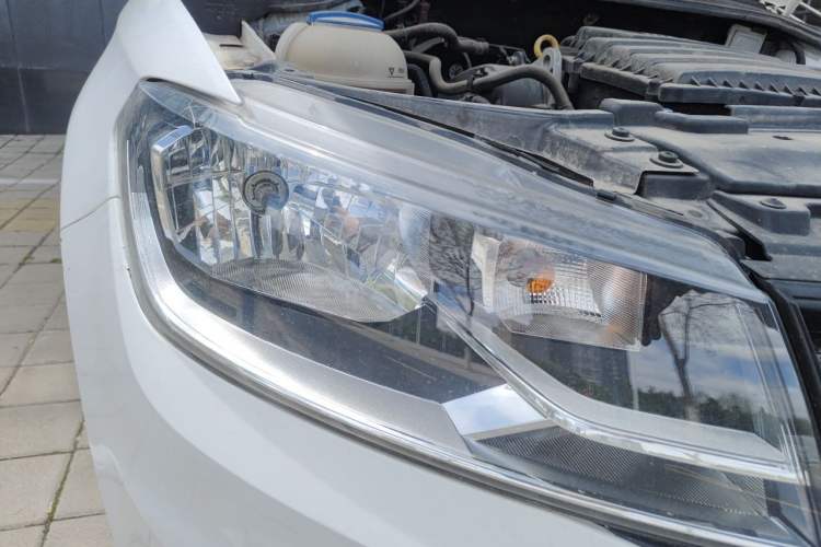 Used Volkswagen Santana 2016 1.4L Manual Fashion Edition Right Front Headlight