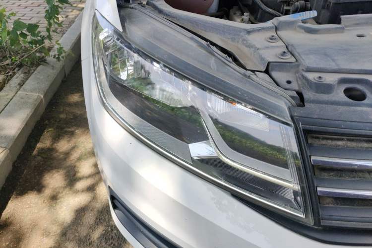 Used Volkswagen Santana 2016 1.6L Manual Fashion Edition Right Front Headlight