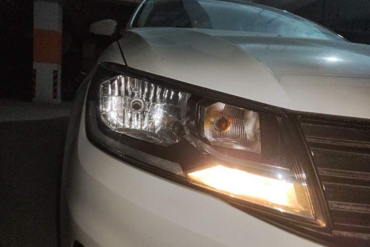 Used Volkswagen Santana 2016 1.6L Manual Fashion Edition Right Front Headlight