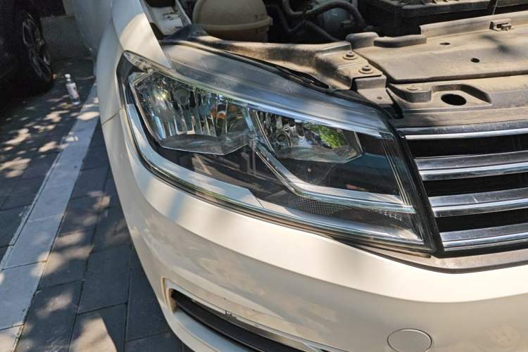 Used Volkswagen Santana 2016 1.6L Automatic Comfort Edition Right Front Headlight