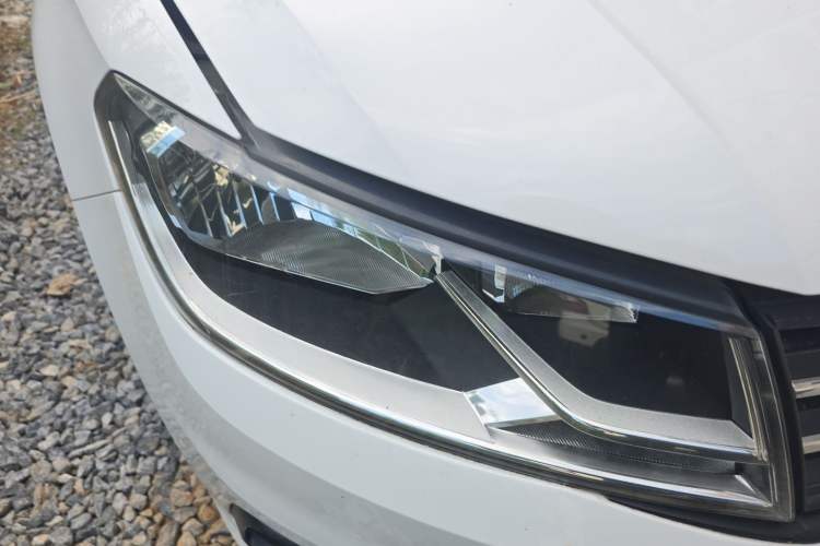 Used Volkswagen Santana 2016 1.4L Manual Fashion Edition Right Front Headlight