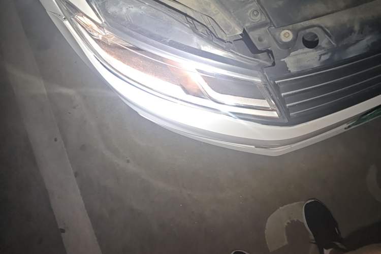 Used Volkswagen Santana 2016 1.6L Automatic Comfort Edition Right Front Headlight