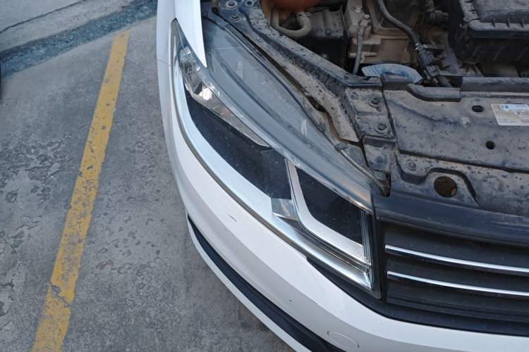 Used Volkswagen Santana 2016 1.6L Manual Fashion Edition Right Front Headlight