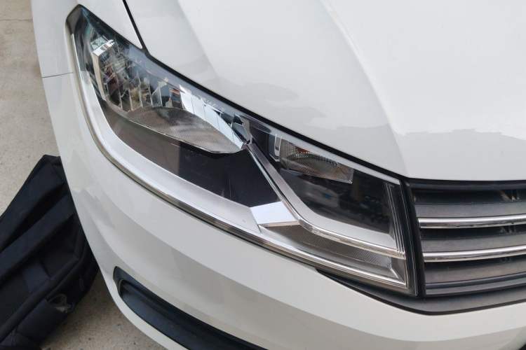 Used Volkswagen Santana 2016 1.6L Manual Fashion Edition Right Front Headlight