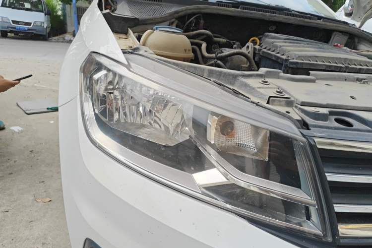 Used Volkswagen Santana 2016 1.4L Manual Fashion Edition Right Front Headlight