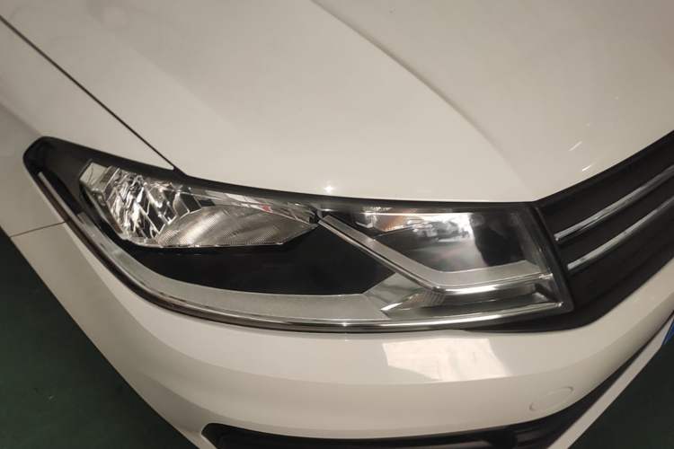 Used Volkswagen Santana 2016 1.4L Manual Fashion Edition Right Front Headlight