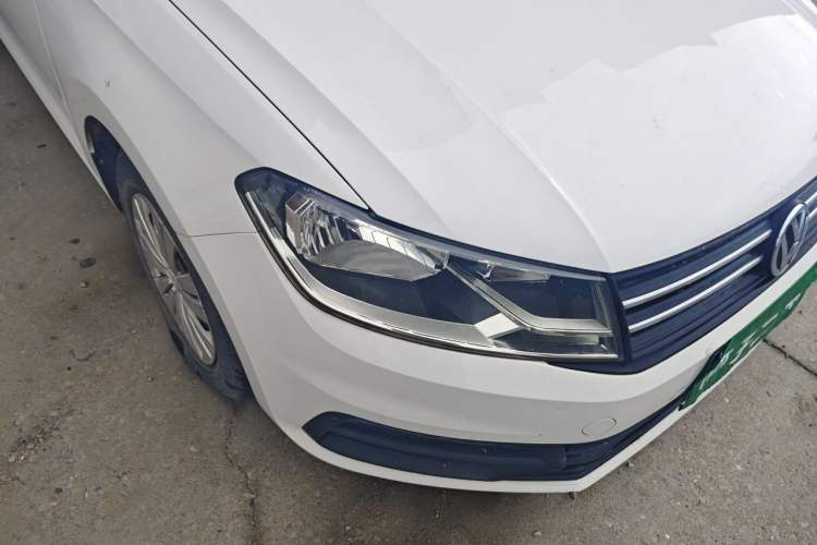 Used Volkswagen Santana 2016 1.4L Manual Fashion Edition Right Front Headlight