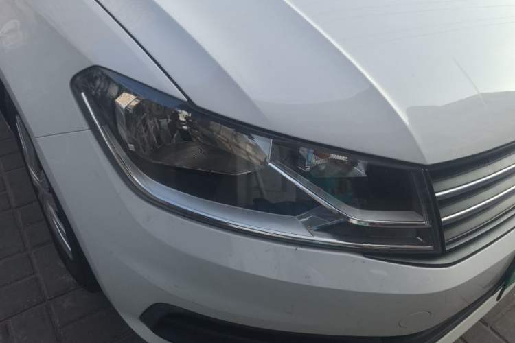 Used Volkswagen Santana 2016 1.6L Automatic Fashion Edition Right Front Headlight