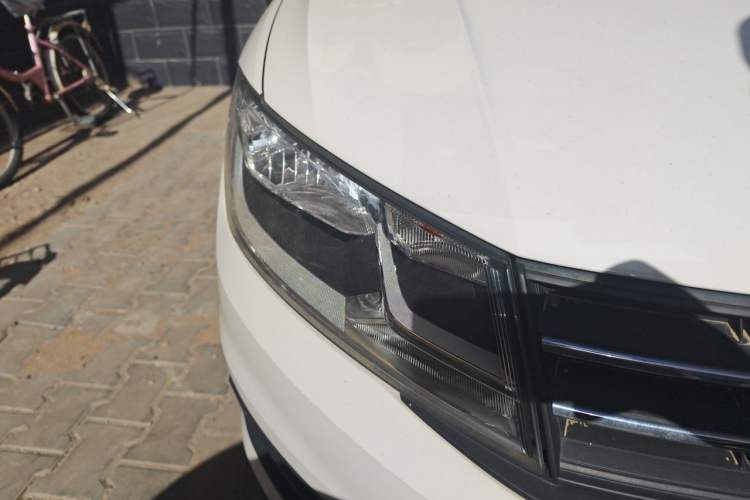 Used Volkswagen Santana 2016 1.6L Automatic Fashion Edition Right Front Headlight