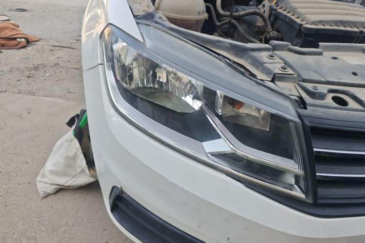 Used Volkswagen Santana 2016 1.4L Manual Fashion Edition Right Front Headlight