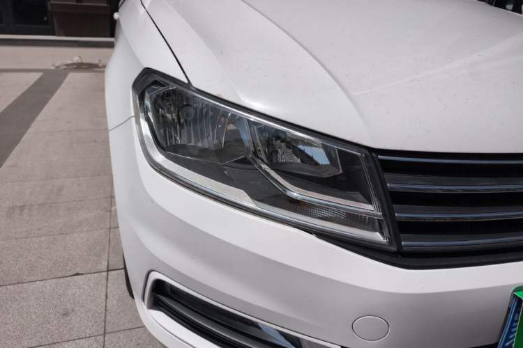 Used Volkswagen Santana 2016 1.6L Automatic Comfort Edition Right Front Headlight