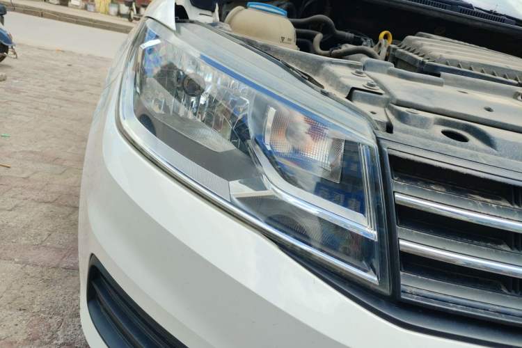 Used Volkswagen Santana 2016 1.4L Manual Fashion Edition Right Front Headlight