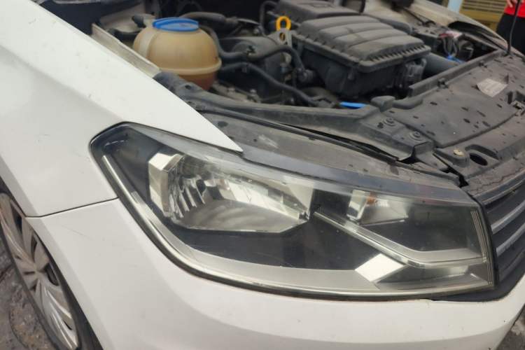 Used Volkswagen Santana 2016 1.4L Manual Fashion Edition Right Front Headlight