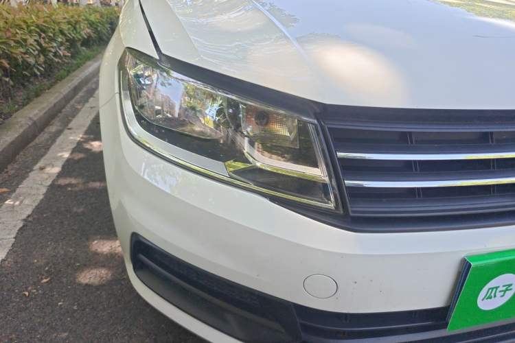 Used Volkswagen Santana 2016 1.6L Automatic Fashion Edition Right Front Headlight