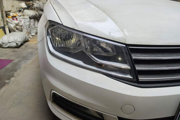 Used Volkswagen Santana 2016 1.6L Manual Comfort Edition Right Front Headlight