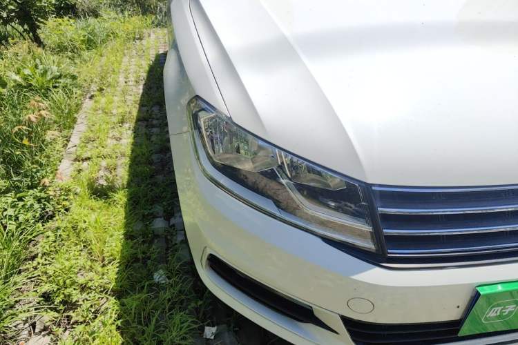 Used Volkswagen Santana 2016 1.6L Automatic Comfort Edition Right Front Headlight