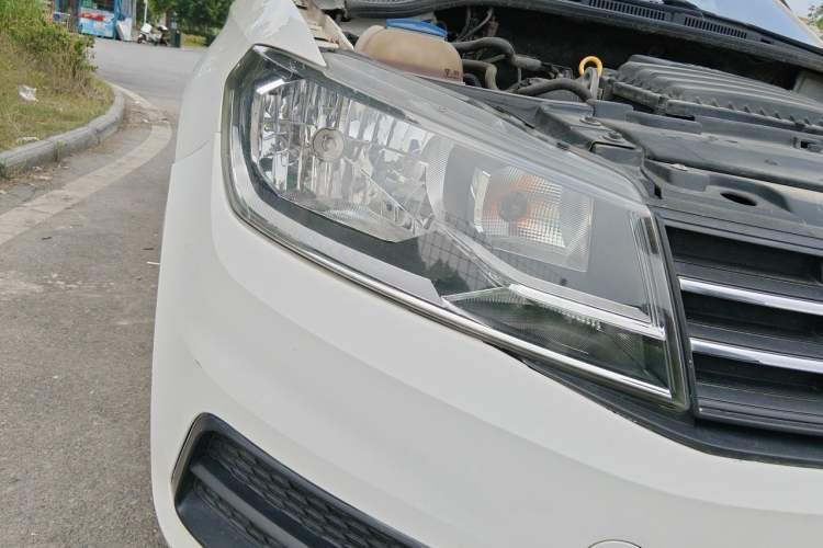 Used Volkswagen Santana 2016 1.4L Manual Fashion Edition Right Front Headlight