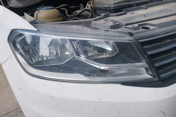 Used Volkswagen Santana 2016 1.6L Automatic Comfort Edition Right Front Headlight