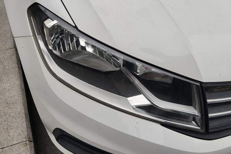 Used Volkswagen Santana 2016 1.4L Manual Fashion Edition Right Front Headlight