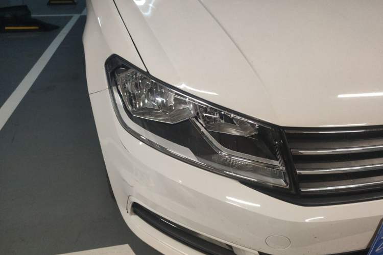 Used Volkswagen Santana 2016 1.6L Automatic Comfort Edition Right Front Headlight