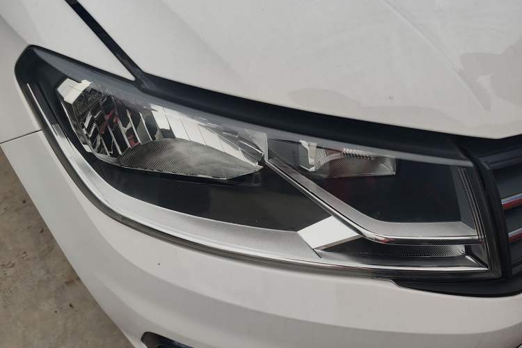 Used Volkswagen Santana 2016 1.6L Manual Fashion Edition Right Front Headlight