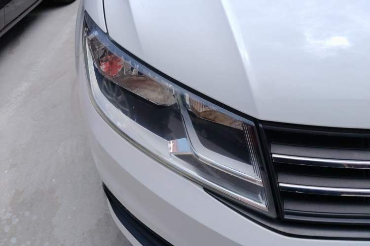 Used Volkswagen Santana 2016 1.4L Manual Fashion Edition Right Front Headlight