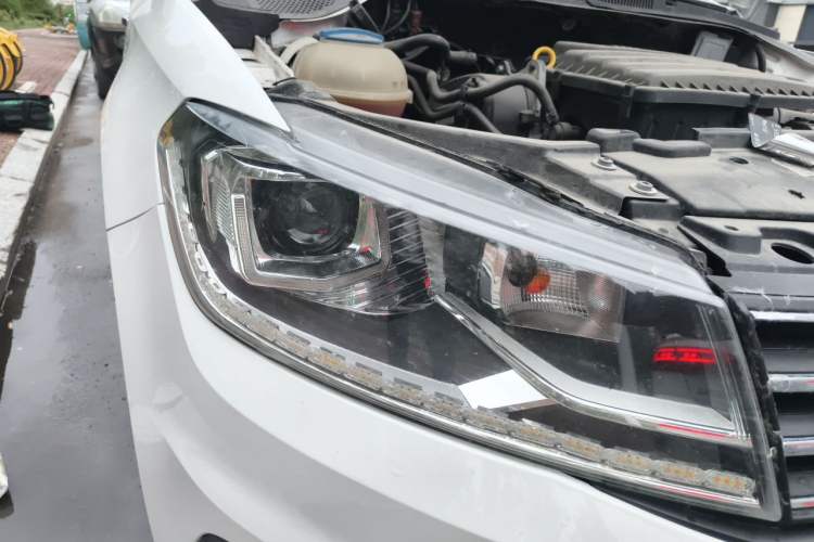 Used Volkswagen Santana 2016 1.4L Manual Fashion Edition Right Front Headlight