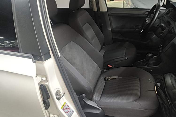 Used Volkswagen Santana 2016 1.6L Automatic Fashion Edition Right Front Seat