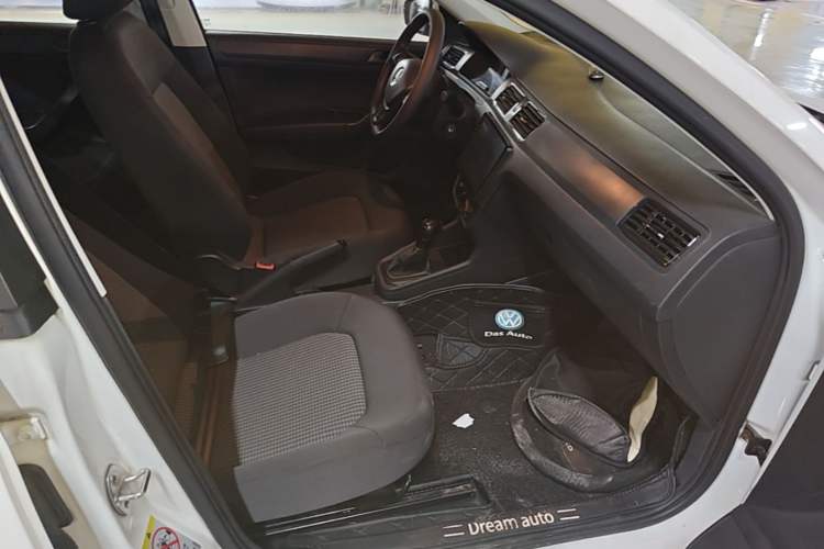 Used Volkswagen Santana 2016 1.6L Automatic Fashion Edition Right Front Seat