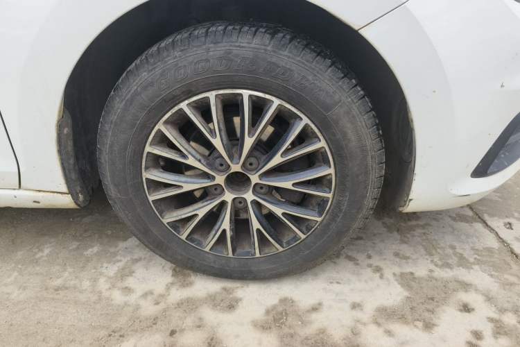 Used Volkswagen Santana 2016 1.6L Manual Fashion Edition Right Front Wheel Hub