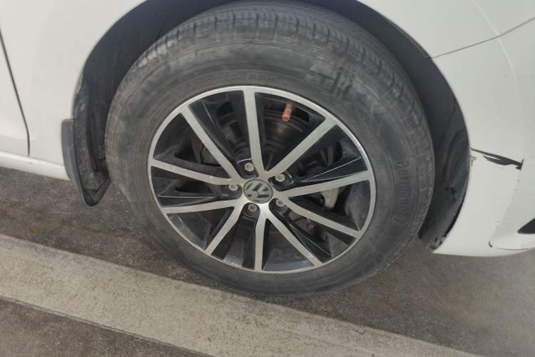 Used Volkswagen Santana 2016 1.6L Manual Fashion Edition Right Front Wheel Hub