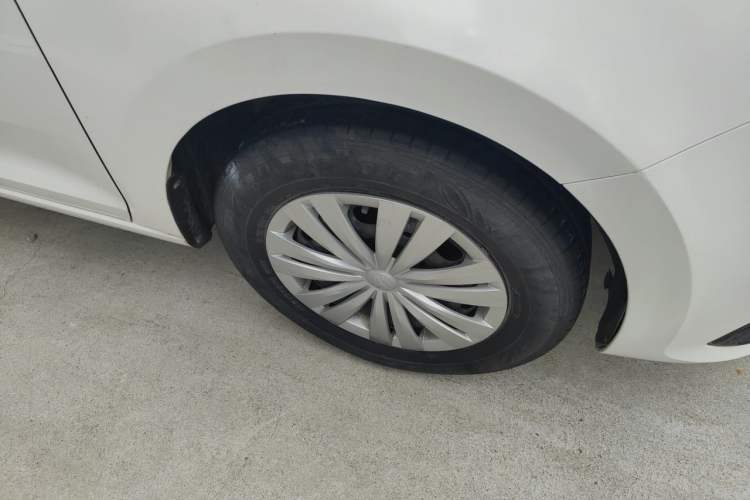 Used Volkswagen Santana 2016 1.6L Automatic Fashion Edition Right Front Wheel Hub