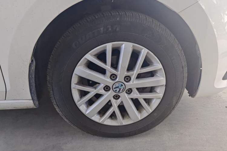 Used Volkswagen Santana 2016 1.6L Manual Fashion Edition Right Front Wheel Hub
