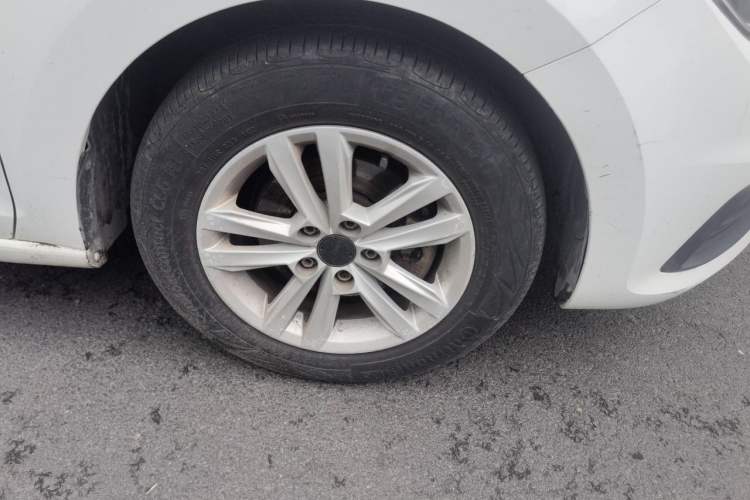 Used Volkswagen Santana 2016 1.6L Manual Fashion Edition Right Front Wheel Hub