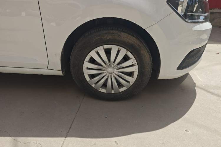 Used Volkswagen Santana 2016 1.6L Automatic Fashion Edition Right Front Wheel Hub