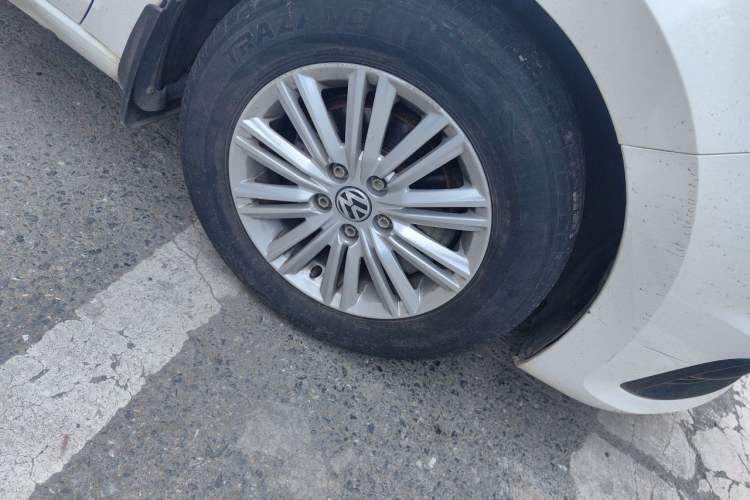 Used Volkswagen Santana 2016 1.4L Manual Fashion Edition Right Front Wheel Hub