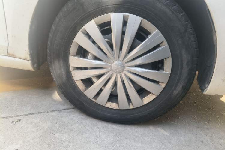 Used Volkswagen Santana 2016 1.6L Automatic Fashion Edition Right Front Wheel Hub