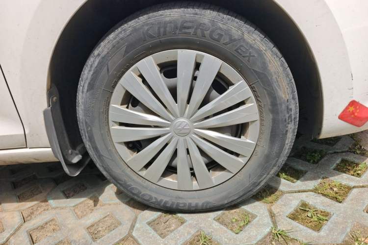 Used Volkswagen Santana 2016 1.6L Automatic Fashion Edition Right Front Wheel Hub