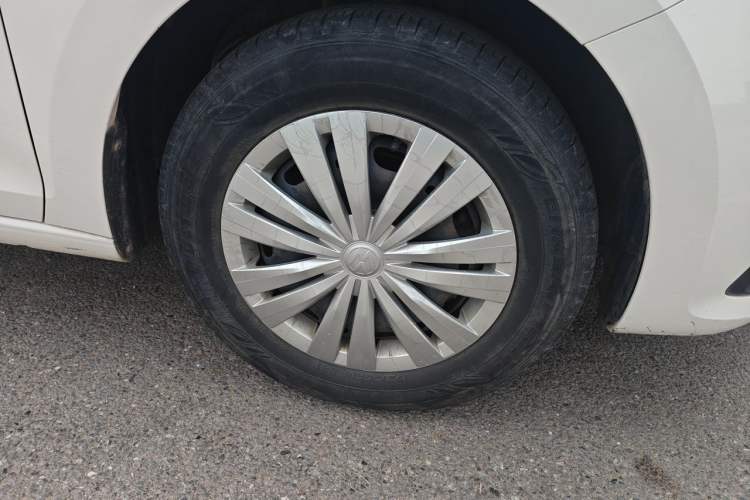 Used Volkswagen Santana 2016 1.6L Manual Fashion Edition Right Front Wheel Hub