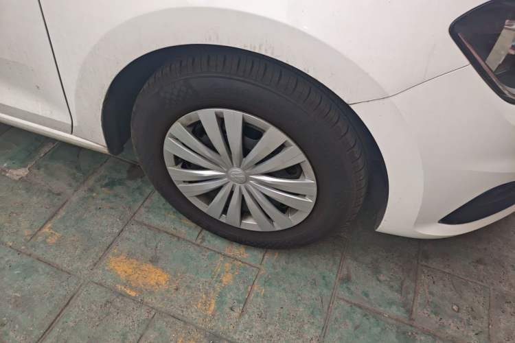 Used Volkswagen Santana 2016 1.6L Manual Fashion Edition Right Front Wheel Hub