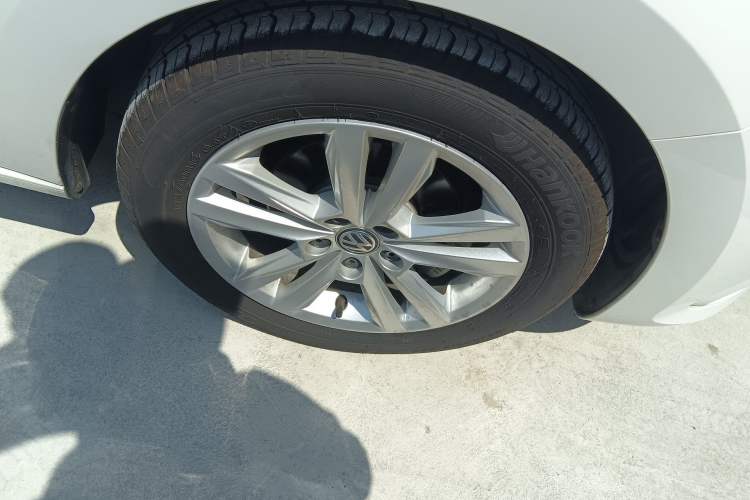 Used Volkswagen Santana 2016 1.6L Automatic Comfort Edition Right Front Wheel Hub