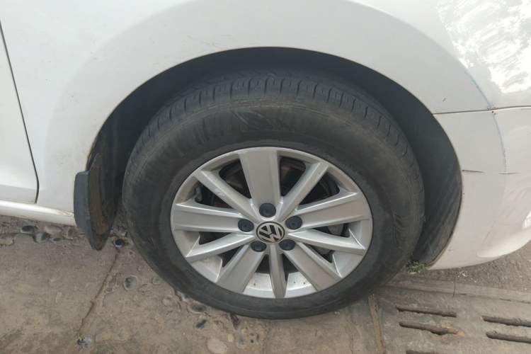 Used Volkswagen Santana 2016 1.6L Automatic Fashion Edition Right Front Wheel Hub