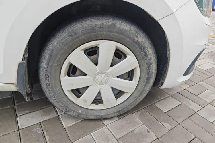 Used Volkswagen Santana 2016 1.6L Manual Fashion Edition Right Front Wheel Hub