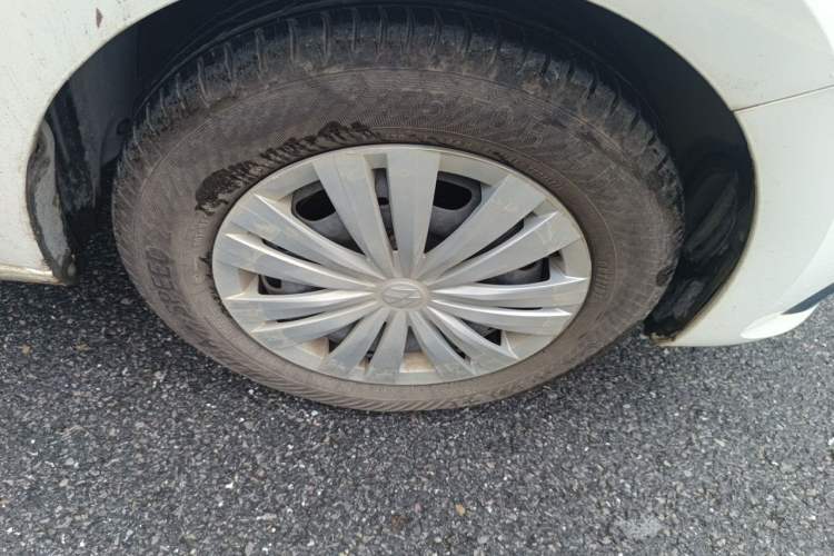 Used Volkswagen Santana 2016 1.6L Manual Fashion Edition Right Front Wheel Hub